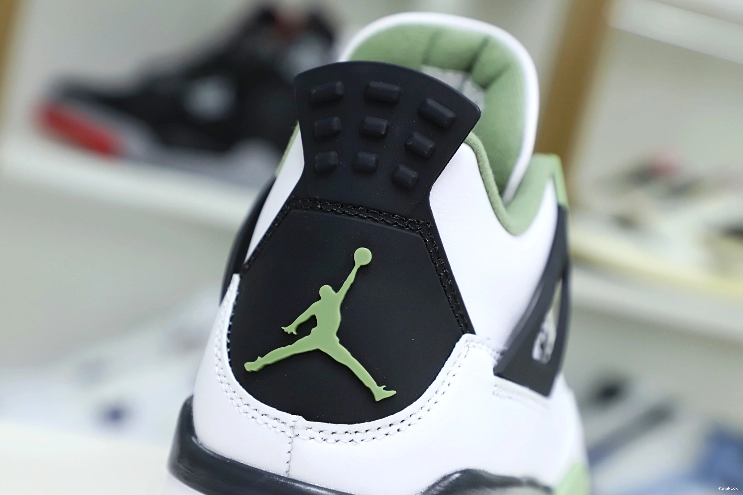 4 AIR JORDAN 
